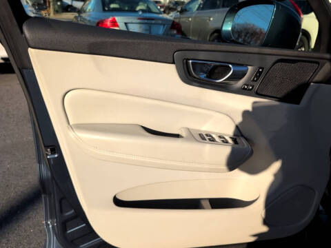 2023 Volvo XC60 B5 Plus Bright Theme