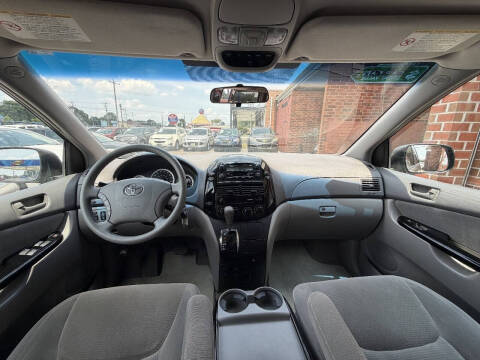 2004 Toyota Sienna CE 7 Passenger