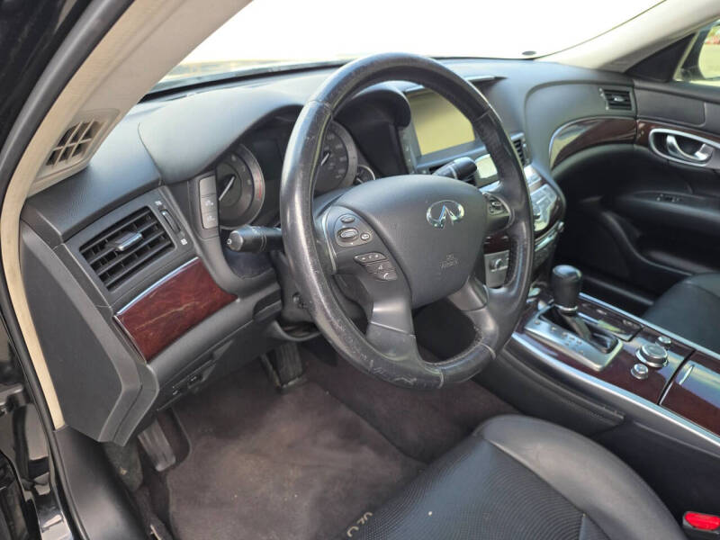 2015 Infiniti Q70 3.7