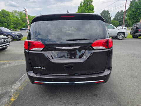 2017 Chrysler Pacifica Touring-L