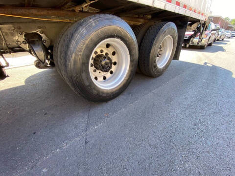 2005 Freightliner M2 106