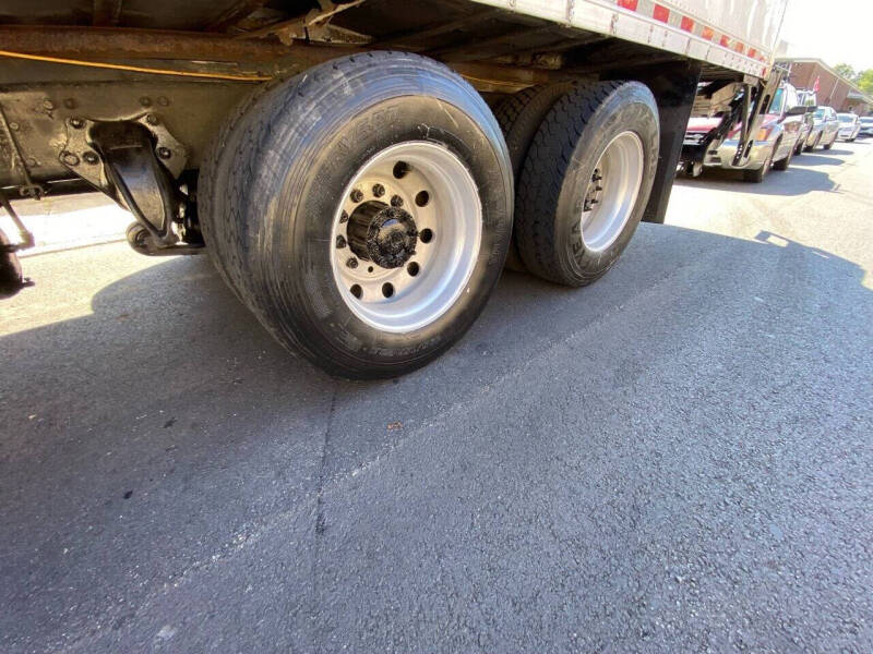2005 Freightliner M2 106