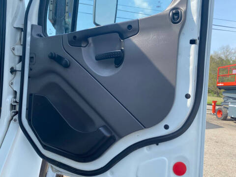 2008 Freightliner M2 106