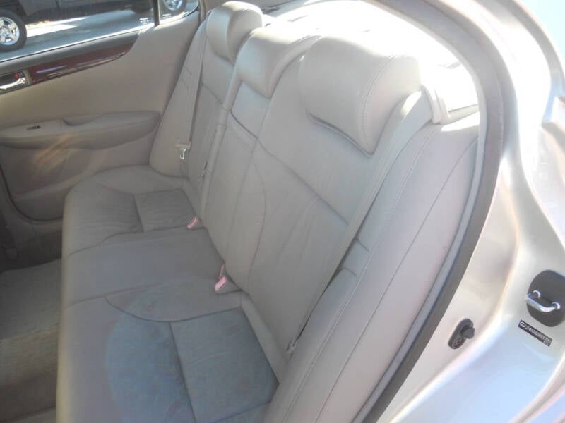 2004 Lexus ES 330 photo 27