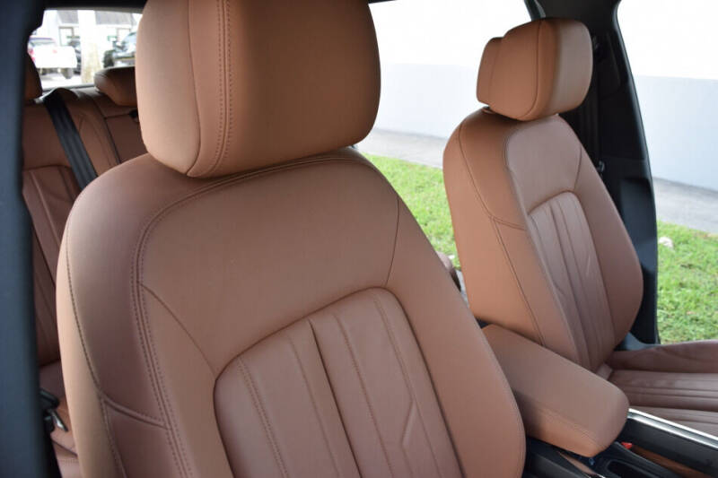 2022 Audi e-tron quattro Premium