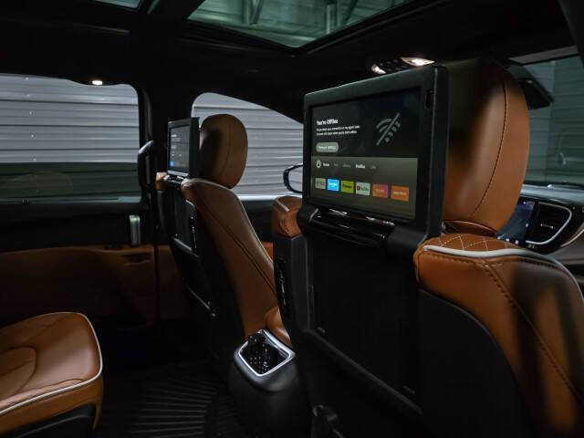 2025 Chrysler Pacifica Plug-In Hybrid Pinnacle