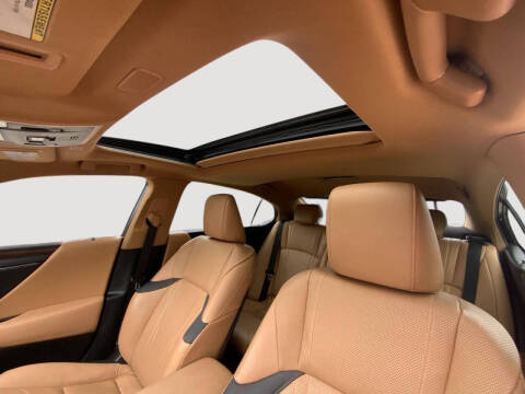 2023 Lexus ES 300h Luxury