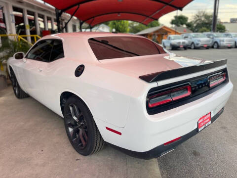 2021 Dodge Challenger SXT