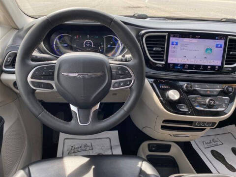 2024 Chrysler Pacifica Plug-In Hybrid Select