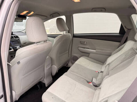 2014 Toyota Prius v Two