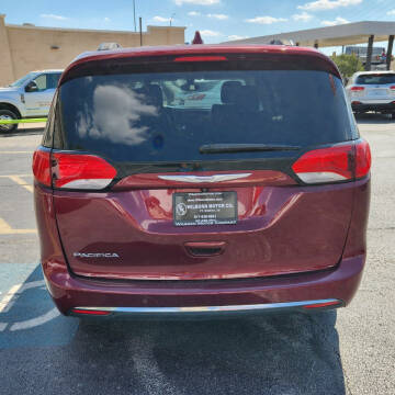 2017 Chrysler Pacifica Touring-L