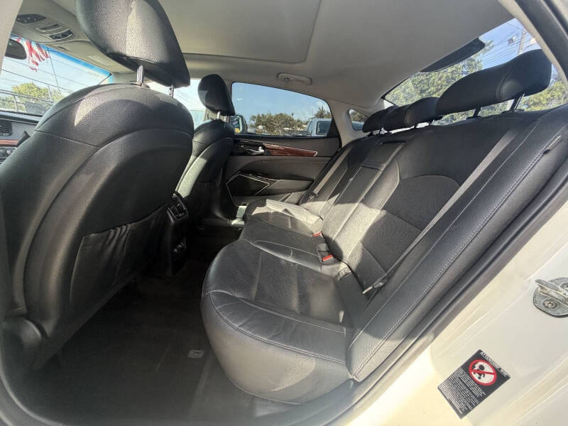 2017 Kia Cadenza Technology