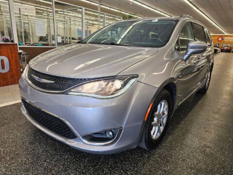 2020 Chrysler Pacifica for sale at Dixie Imports in Fairfield OH