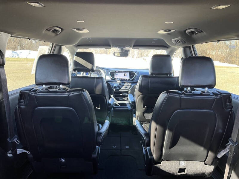 2025 Chrysler Pacifica Select