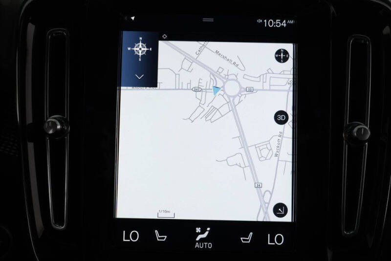 2022 Volvo XC40 T5 R-Design