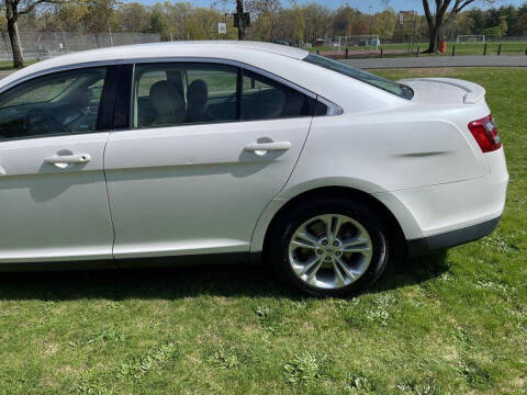 2014 Ford Taurus SEL