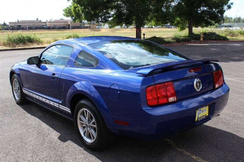 2005 Ford Mustang V6 Deluxe