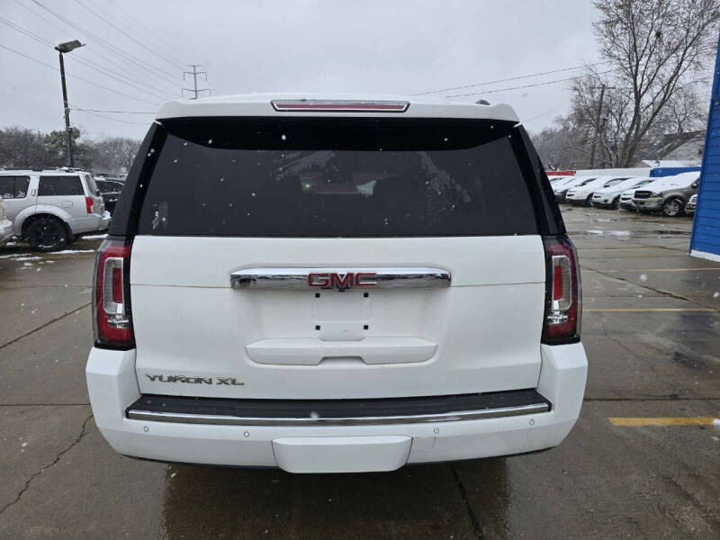 2015 GMC Yukon XL Denali photo 4