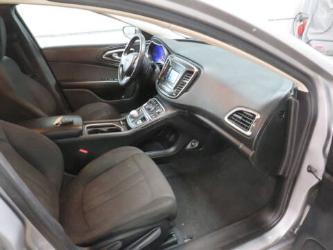 2016 Chrysler 200 LX