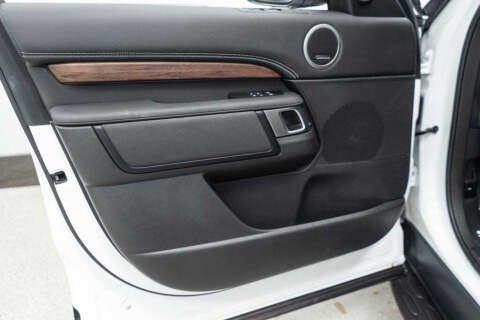 2024 Land Rover Discovery P300 Dynamic SE