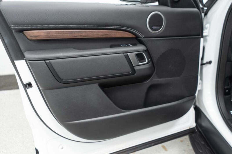 2024 Land Rover Discovery P300 Dynamic SE