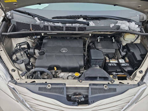 2016 Toyota Sienna LE 8-Passenger