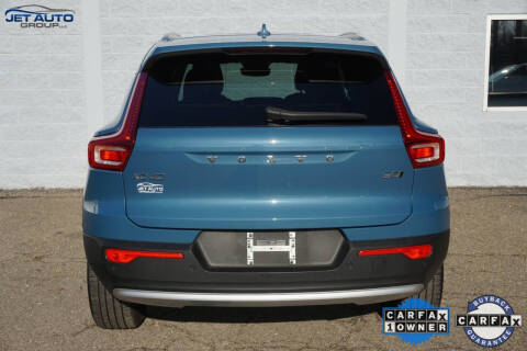 2023 Volvo XC40 B5 Ultimate Bright Theme