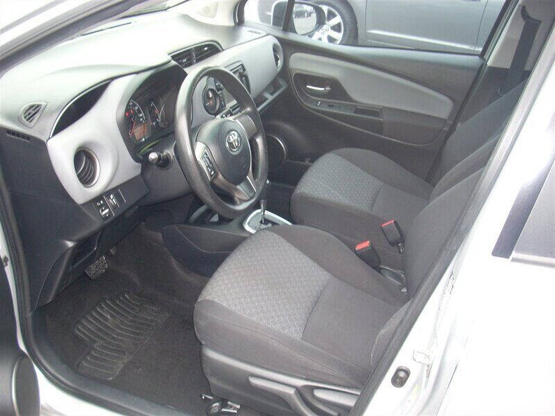 2015 Toyota Yaris 5-Door LE