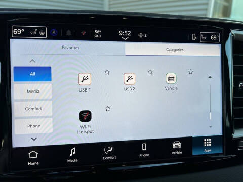 2025 Chrysler Voyager LX