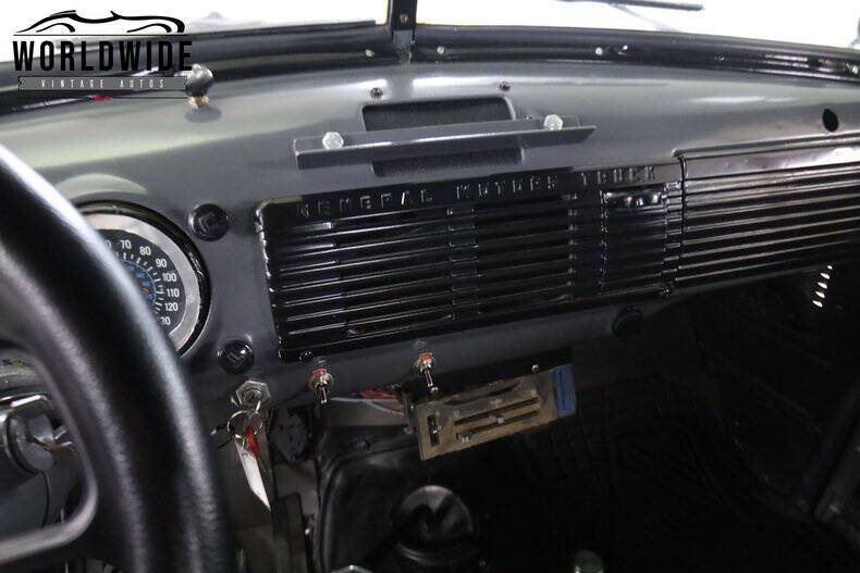 1952 Chevrolet Apache