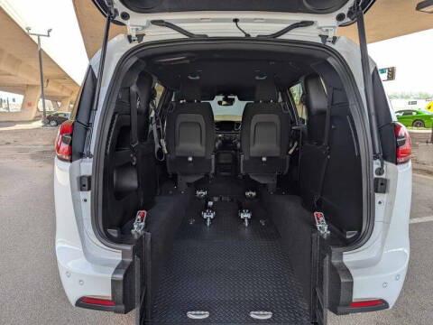 2024 Chrysler Pacifica Touring