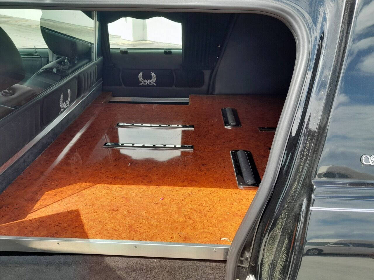 2009 Cadillac DTS Hearse - $21,950