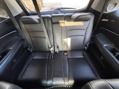 2019 Honda Pilot Touring w/Rear Captain's Chairs