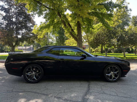 2018 Dodge Challenger SXT Plus