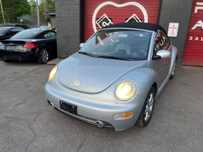 2005 Volkswagen New Beetle Convertible for sale at Apple Auto Sales Inc in Camillus NY