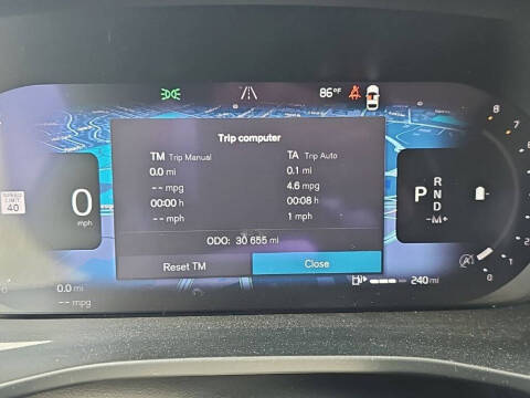 2024 Volvo XC40 B5 Plus Bright Theme