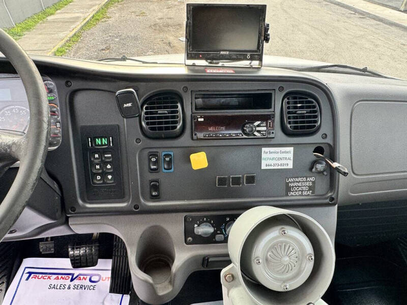 2019 Freightliner M2 106