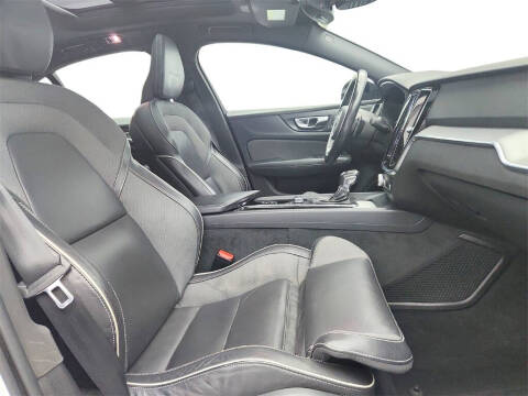 2019 Volvo S60 T6 R-Design