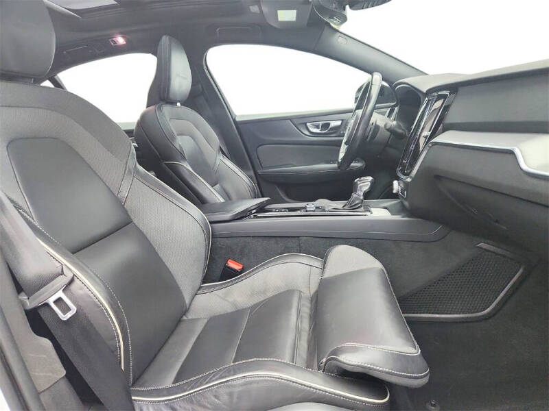 2019 Volvo S60 T6 R-Design