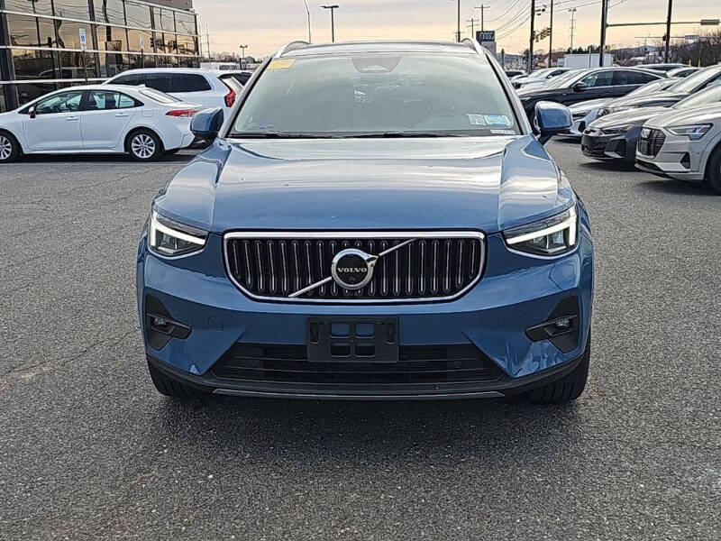 2023 Volvo XC40 B5 Plus Bright Theme