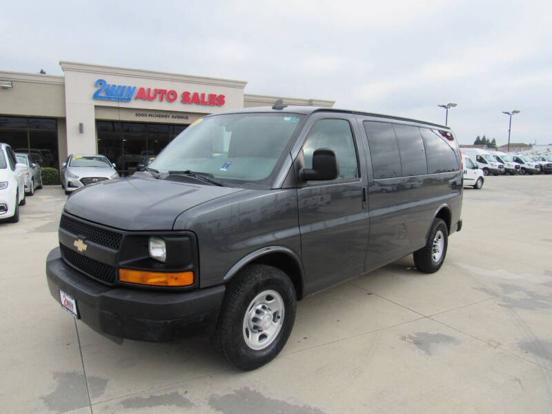 2016 Chevrolet Express Passenger LS's photo