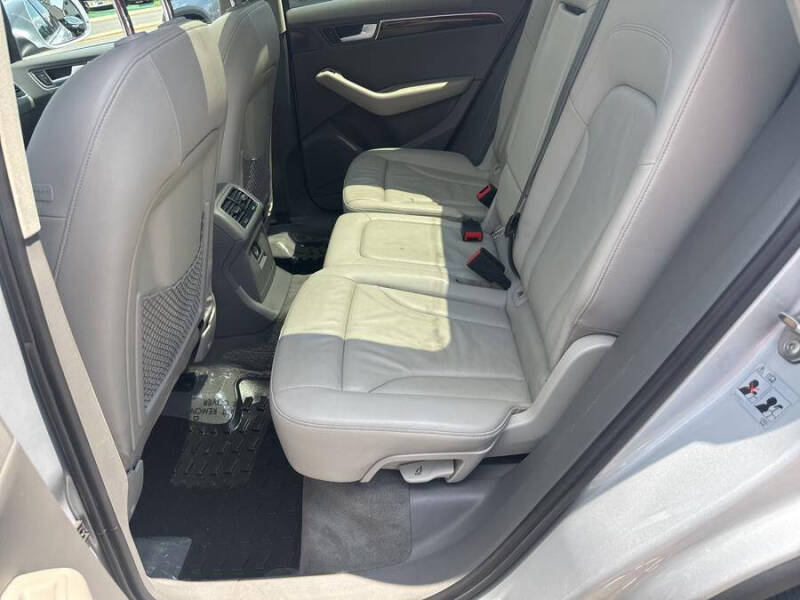 2011 Audi Q5 2.0T quattro Premium