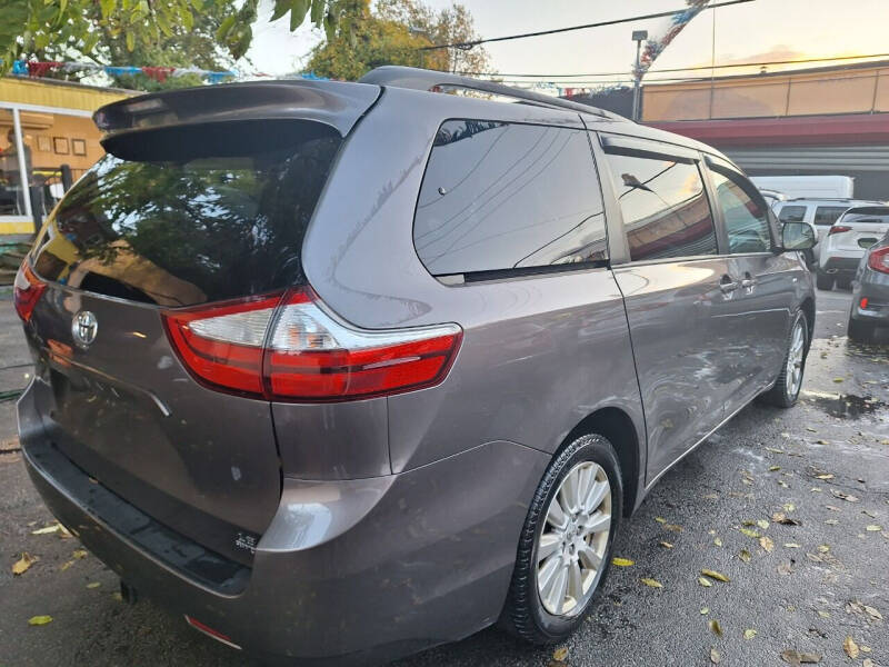 2016 Toyota Sienna XLE 8-Passenger