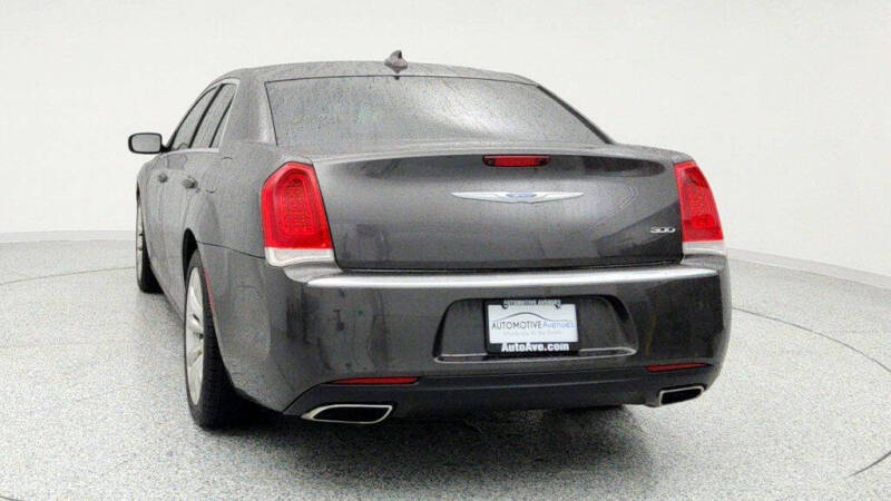 2021 Chrysler 300