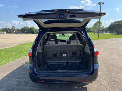 2020 Toyota Sienna LE 7-Passenger