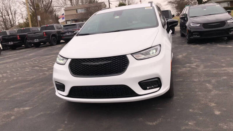 2026 Chrysler Pacifica Select