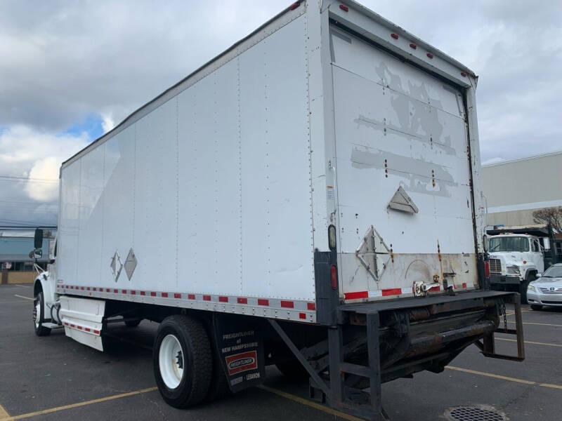 2012 Freightliner M2 106