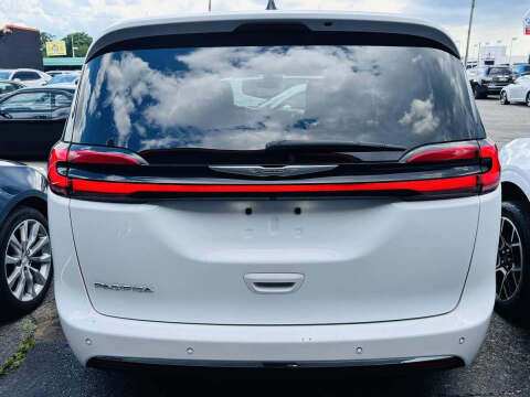 2023 Chrysler Pacifica Touring L