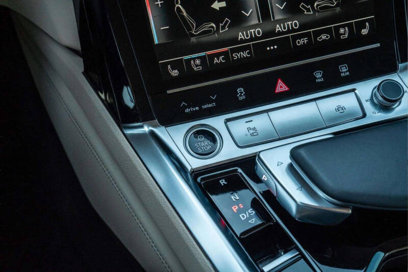 2022 Audi e-tron quattro Premium Plus