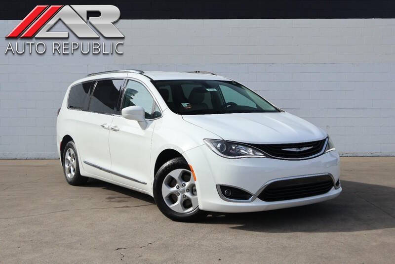 2018 Chrysler Pacifica Hybrid Touring L